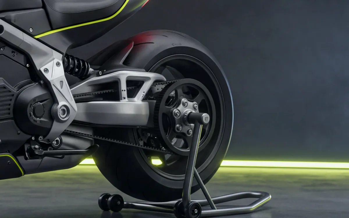 Single-sided swingarm and belt drive exposing the full face of a rear wheel